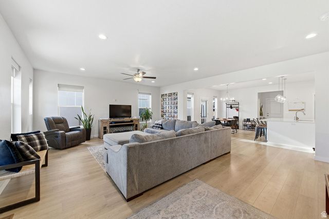 1038 S OLD TOWNE RD, Layton, UT 84041