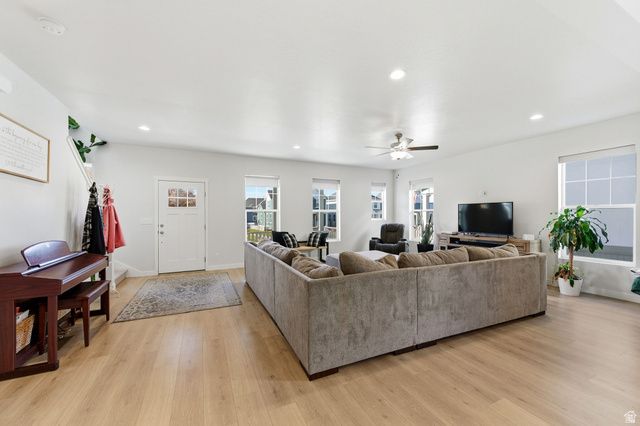 1038 S OLD TOWNE RD, Layton, UT 84041