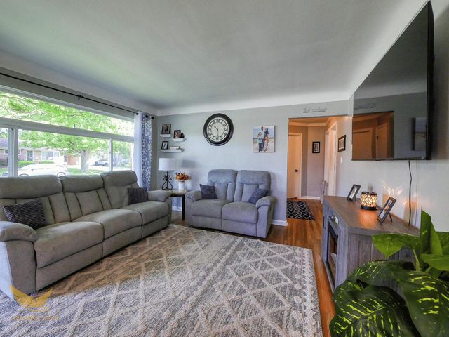 21114 Danbury Street, Clinton Twp, MI 48035