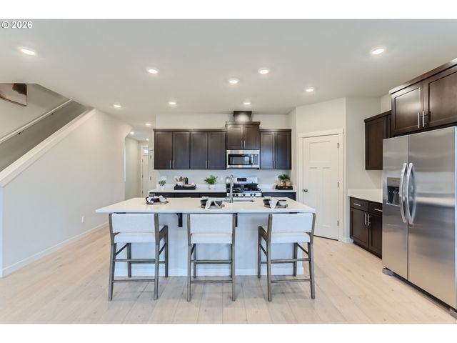 8885 Sw MOHEGAN Ln, Tualatin, OR 97062