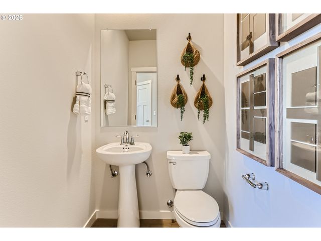 8885 Sw MOHEGAN Ln, Tualatin, OR 97062