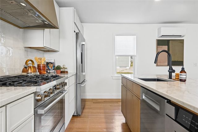 240 Power Street, Providence, RI 02906