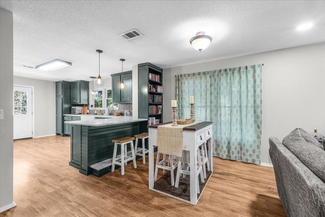 1309 N Elm Street, Weatherford, TX 76086