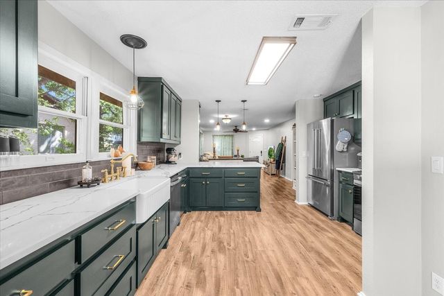 1309 N Elm Street, Weatherford, TX 76086