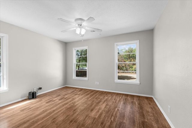 1309 N Elm Street, Weatherford, TX 76086