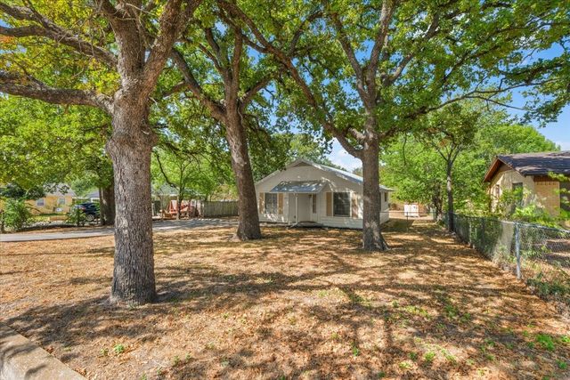 1309 N Elm Street, Weatherford, TX 76086