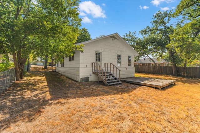 1309 N Elm Street, Weatherford, TX 76086