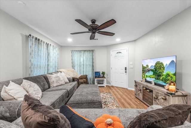 1309 N Elm Street, Weatherford, TX 76086