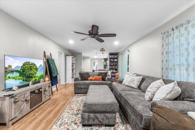 1309 N Elm Street, Weatherford, TX 76086