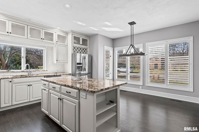 804 FAIRFAX Court, Springfield, IL 62702