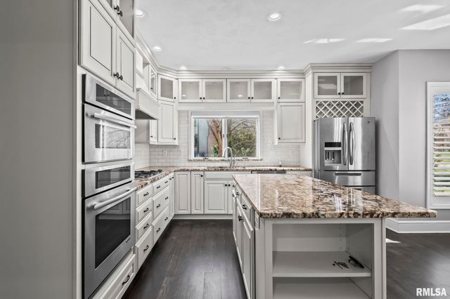 804 FAIRFAX Court, Springfield, IL 62702