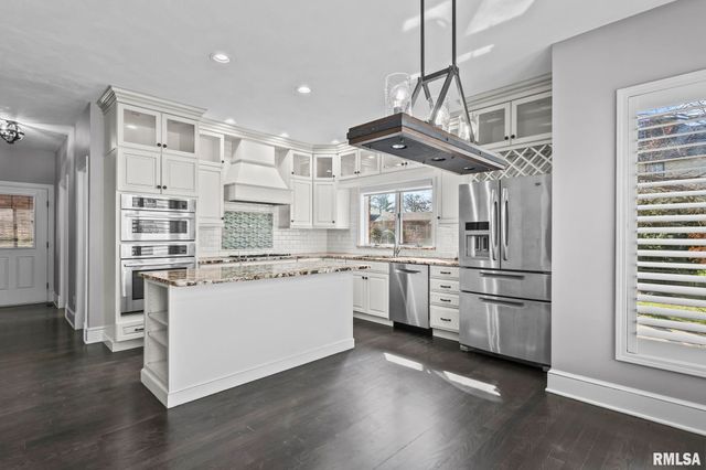 804 FAIRFAX Court, Springfield, IL 62702