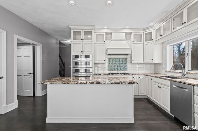 804 FAIRFAX Court, Springfield, IL 62702