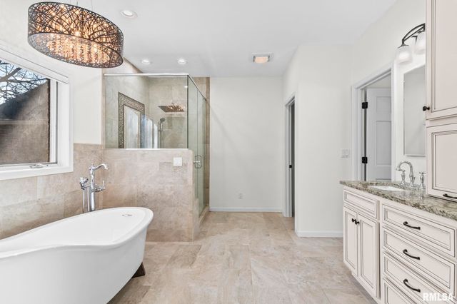 804 FAIRFAX Court, Springfield, IL 62702