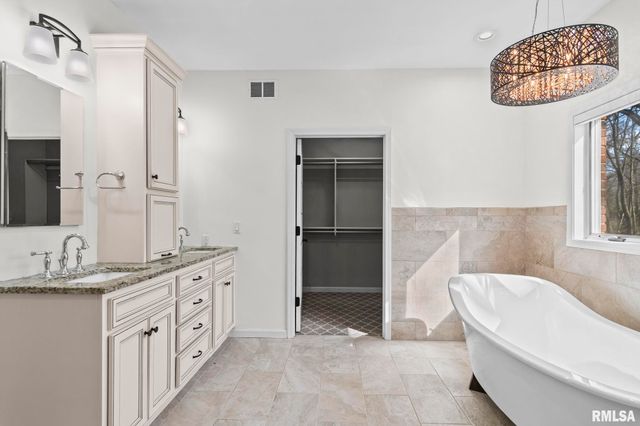 804 FAIRFAX Court, Springfield, IL 62702