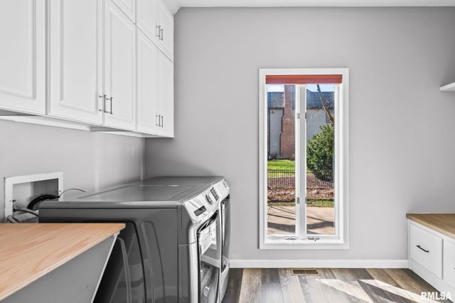 804 FAIRFAX Court, Springfield, IL 62702