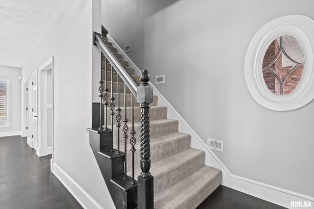 804 FAIRFAX Court, Springfield, IL 62702