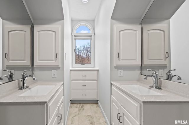 804 FAIRFAX Court, Springfield, IL 62702