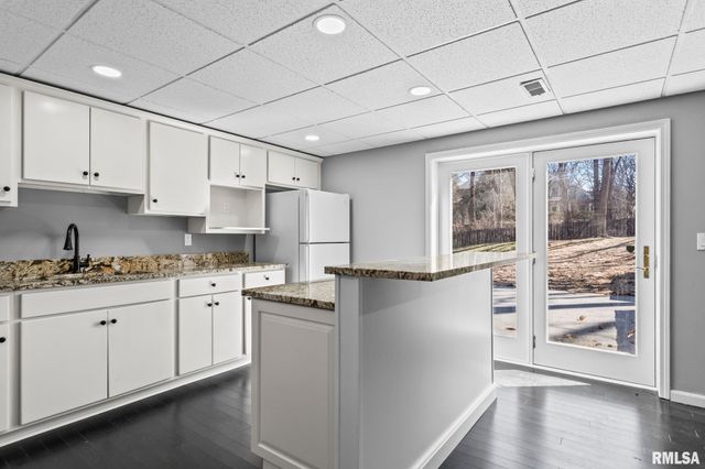 804 FAIRFAX Court, Springfield, IL 62702