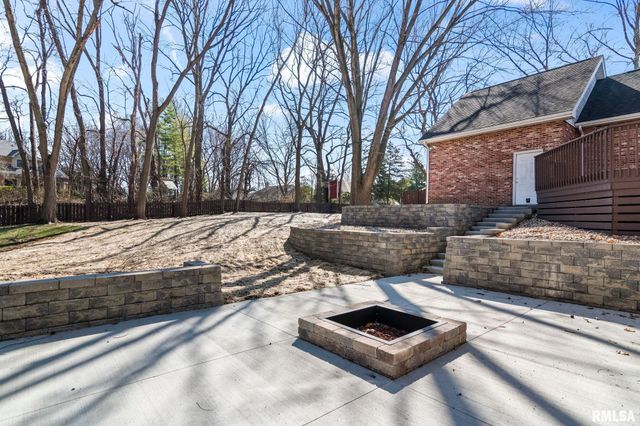 804 FAIRFAX Court, Springfield, IL 62702