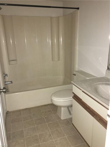 1210 Stockley Gdns Apt 605, Norfolk, VA 23517
