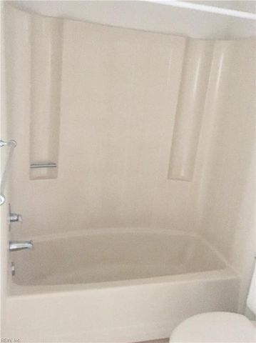 1210 Stockley Gdns Apt 605, Norfolk, VA 23517
