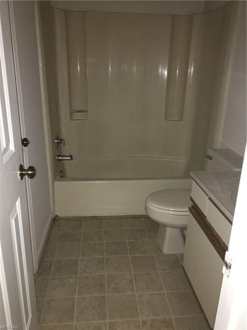 1210 Stockley Gdns Apt 605, Norfolk, VA 23517