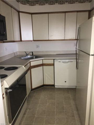 1210 Stockley Gdns Apt 605, Norfolk, VA 23517