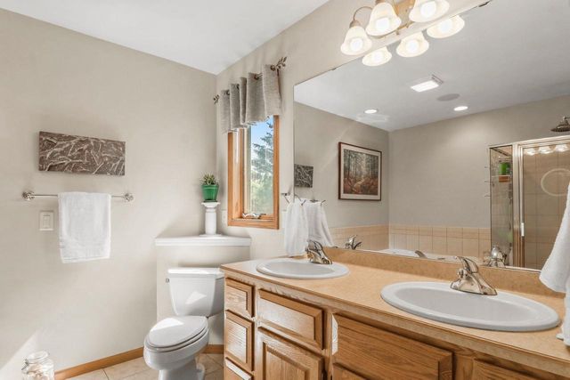 933 Chalfont Drive, Sun Prairie, WI 53590