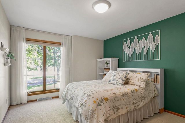 933 Chalfont Drive, Sun Prairie, WI 53590
