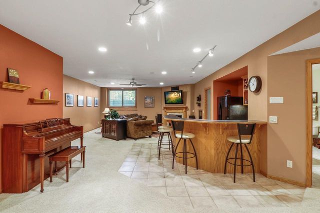 933 Chalfont Drive, Sun Prairie, WI 53590