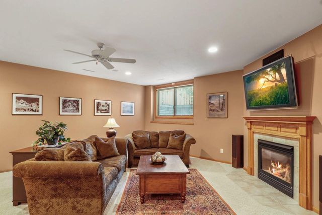 933 Chalfont Drive, Sun Prairie, WI 53590