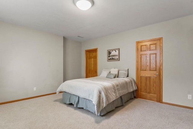 933 Chalfont Drive, Sun Prairie, WI 53590