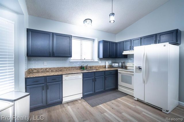 1071 Longfellow Drive, Canton, MI 48187