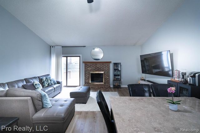 1071 Longfellow Drive, Canton, MI 48187