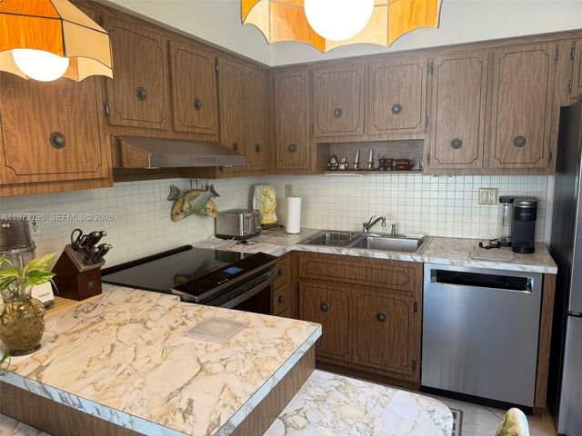 7010 SW 148th Ter, Palmetto Bay, FL 33158