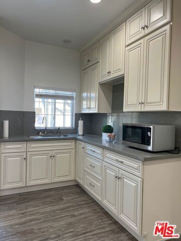 4621 Melbourne Avenue, Los Angeles, CA 90027
