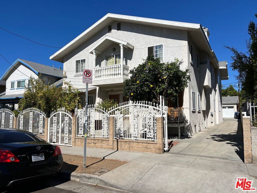 4621 Melbourne Avenue, Los Angeles, CA 90027
