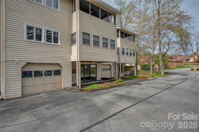 451 Britton Creek Drive, Hendersonville, NC 28791