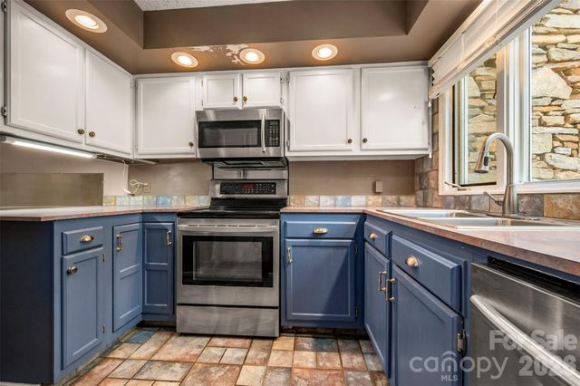 451 Britton Creek Drive, Hendersonville, NC 28791