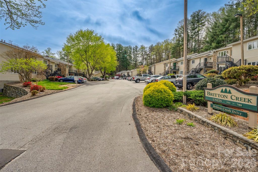451 Britton Creek Drive, Hendersonville, NC 28791