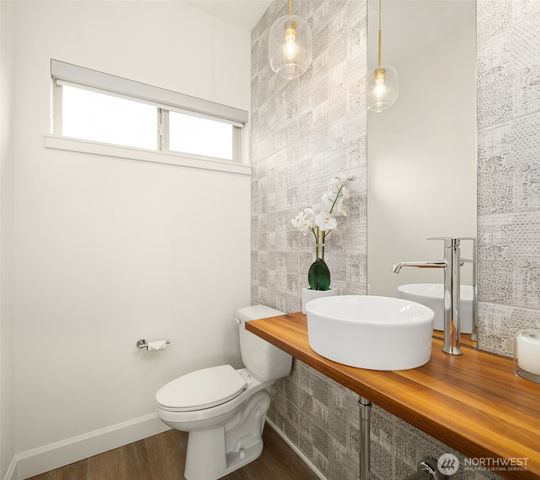 2605 NW 64th Street, Seattle, WA 98107