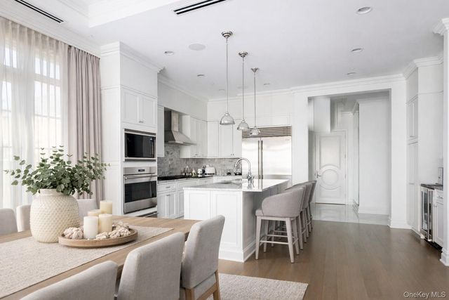 5000 Royal Court 5307, North Hills, NY 11040