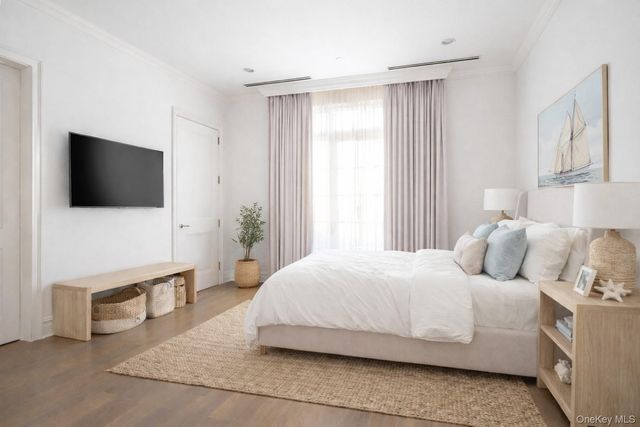 5000 Royal Court 5307, North Hills, NY 11040