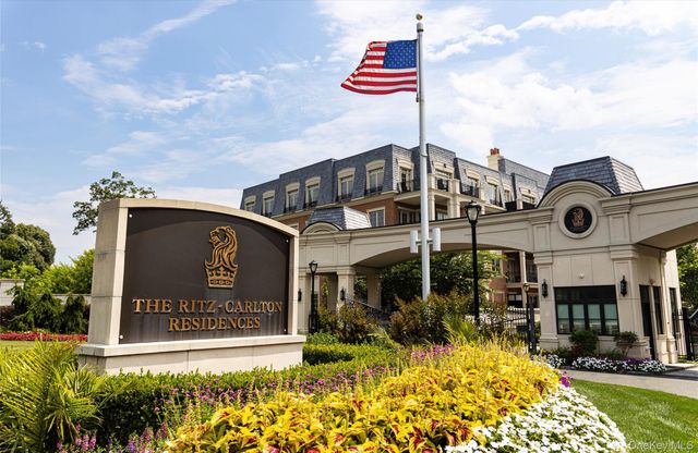 5000 Royal Court 5307, North Hills, NY 11040