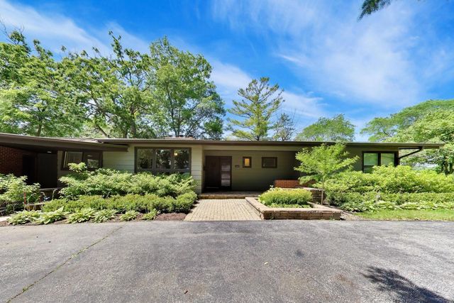 3320 KRENN Avenue, Highland Park, IL 60035