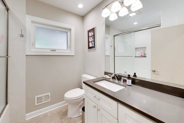 3320 KRENN Avenue, Highland Park, IL 60035