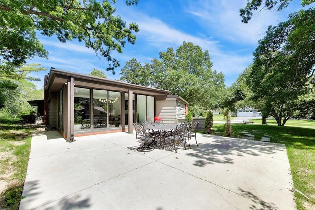 3320 KRENN Avenue, Highland Park, IL 60035