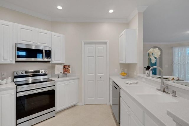 684 GRASSLANDS VILLAGE CIRCLE, Lakeland, FL 33803