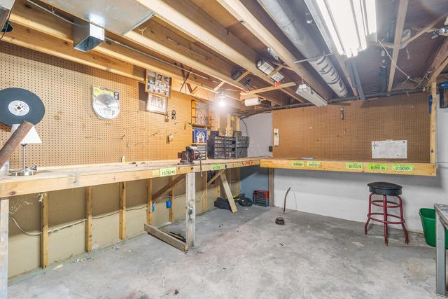 8578 WINNCREST ROAD, Neenah, WI 54956